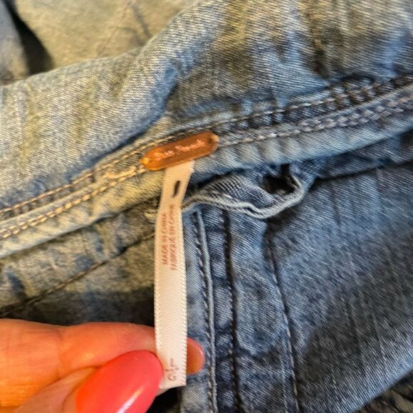 New Free People Dolman Quilted Denim Jacket size L
NWOT
Retail $198 - Picture 13 of 16